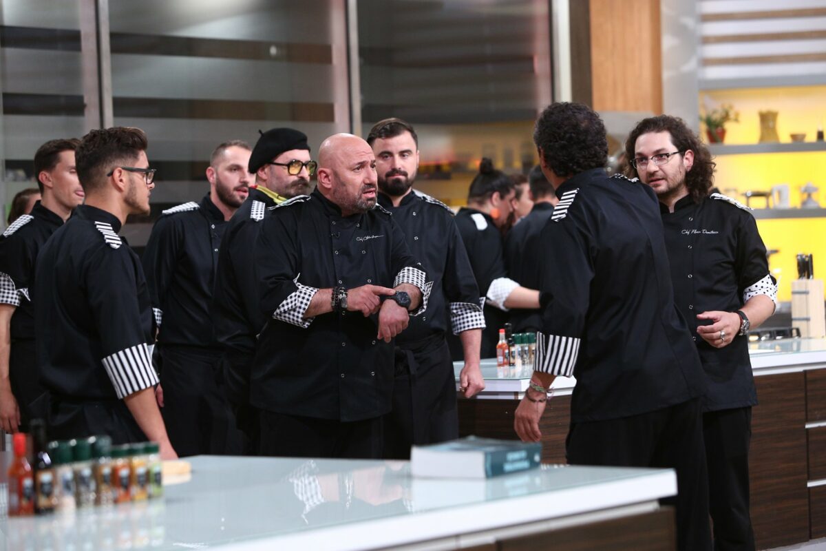 Imagine Stire După ce le-a cucerit inimile românilor la „Chefi la cuțite”, a anunțat că se retrage subit din domeniu. Motivul neașteptat pentru care Ionuț Belei renunță la pasiunea care l-a propulsat pe podiumul de la Antena 1 | 2review.ro