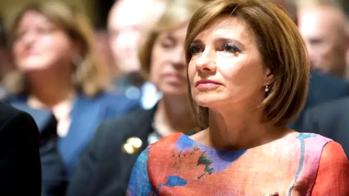 Imagine Stire Carmen Iohannis a încălcat, din nou, protocolul! Prima Doamnă a României a ales ținuta greșită pentru vizita oficială din Kenya | 2review.ro