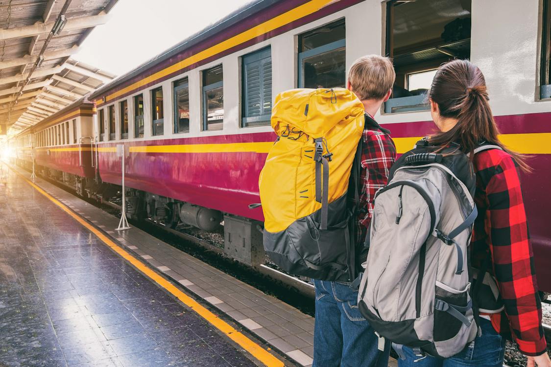 Nu se întâmplă doar la CFR! Pasagerii trenulului de Bruxelles, ținuți 8 ore fără apă, căldură și cu toaletele înfundate