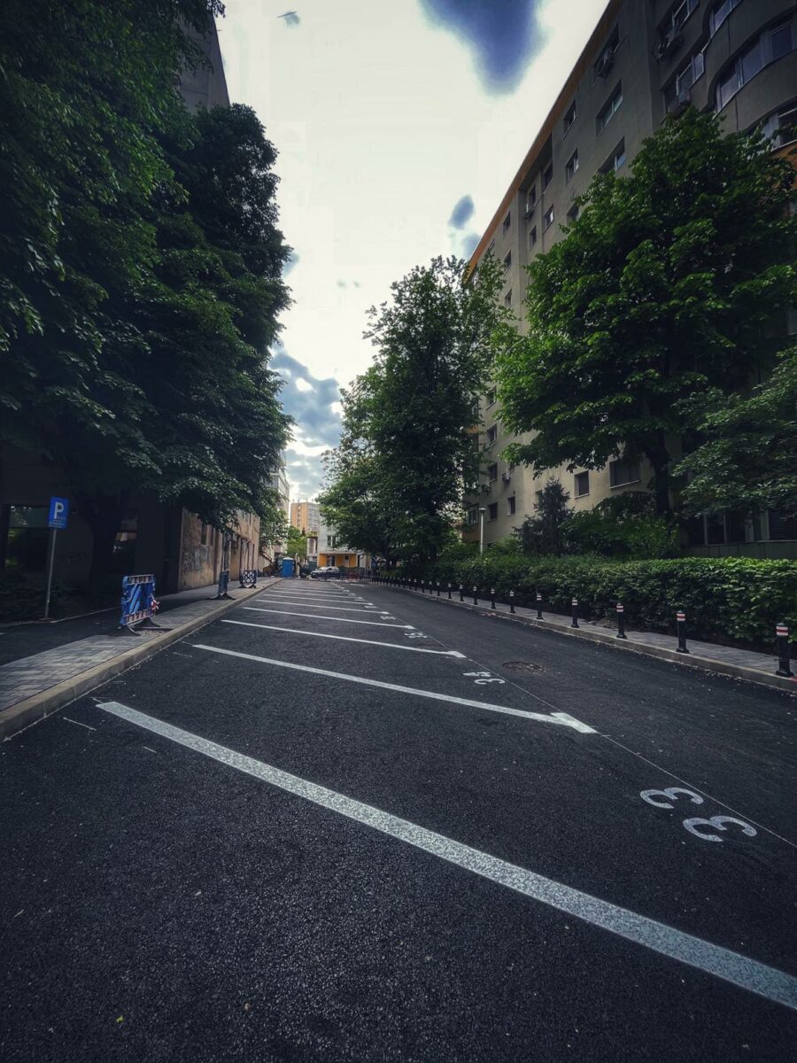 Vești proaste pentru bucureștenii care au mașină. Parcarea de reședință se scumpește de la 1 ianuarie