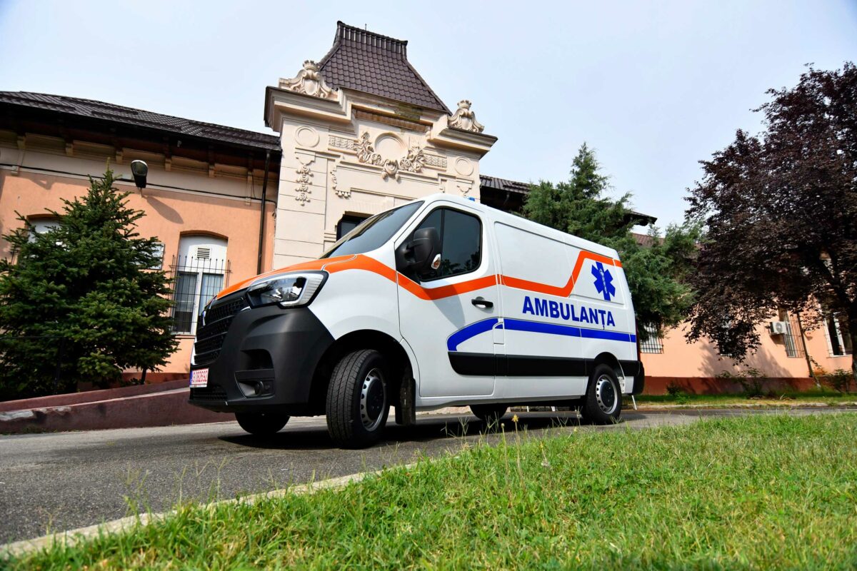 Cum ar fi căzut de la etajul doi fetița din Oradea. Filmul tragediei: micuța plângea, părinții dormeau și vecinii fac acuzații serioase