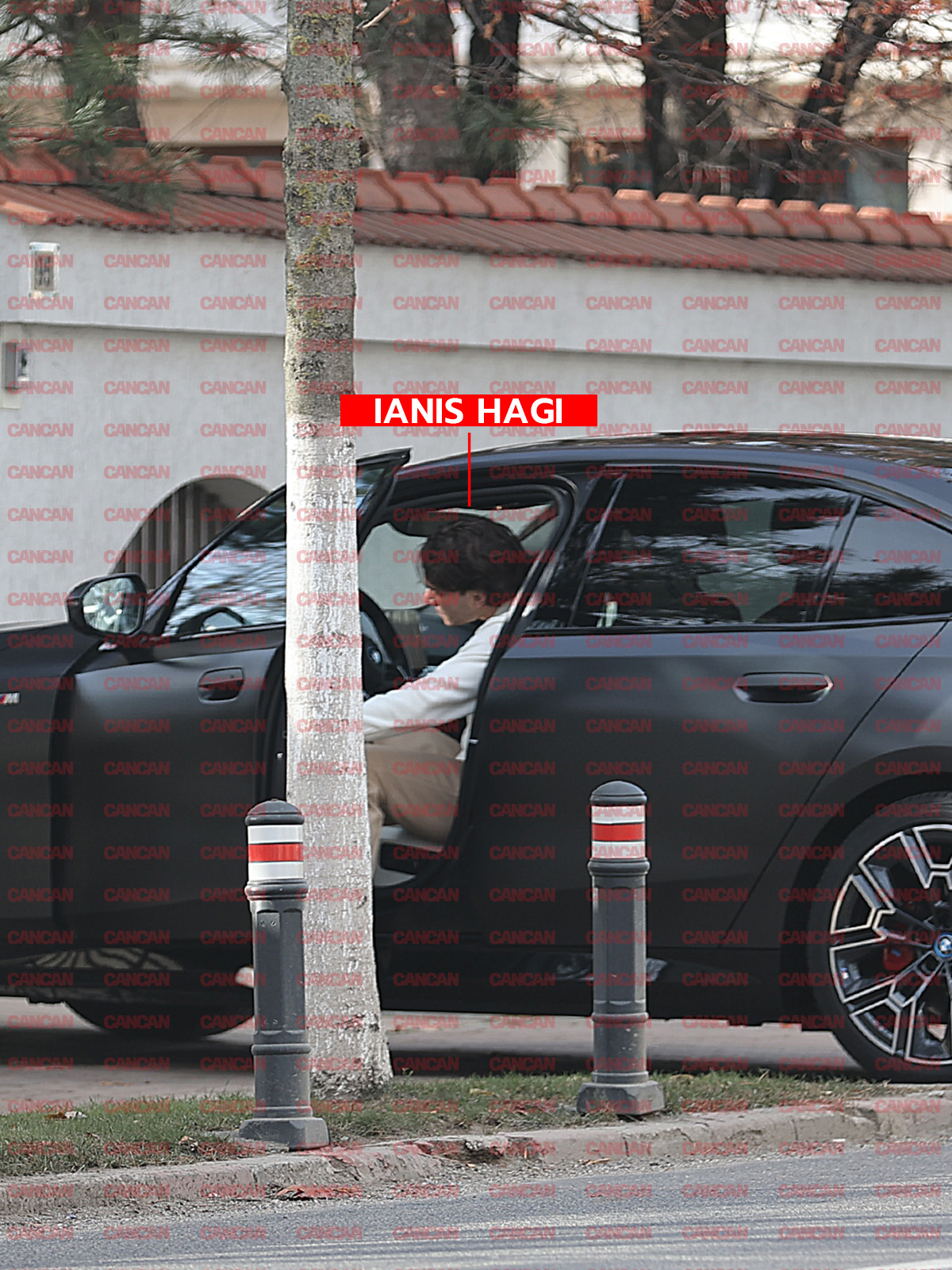 Ianis Hagi are o relație cu Elena Tănase, cu care s-a logodit la Paris