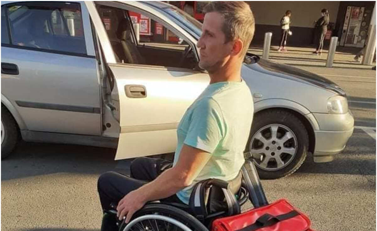 Marius, livratorul în scaun cu rotile a rămas șomer. Apel disperat al bărbatului pentru un nou loc de muncă