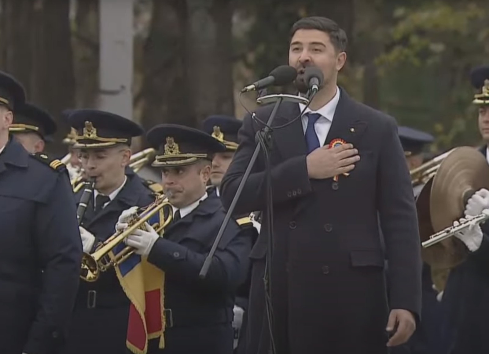 Alex Gigantu' a interpretat perfect imnul 