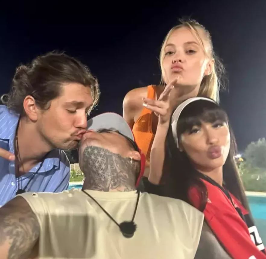 Lino Golden s-a sărutat pe buze cu Radu Siffredi! Oana Matache era și ea de față și gesticula către cameră!