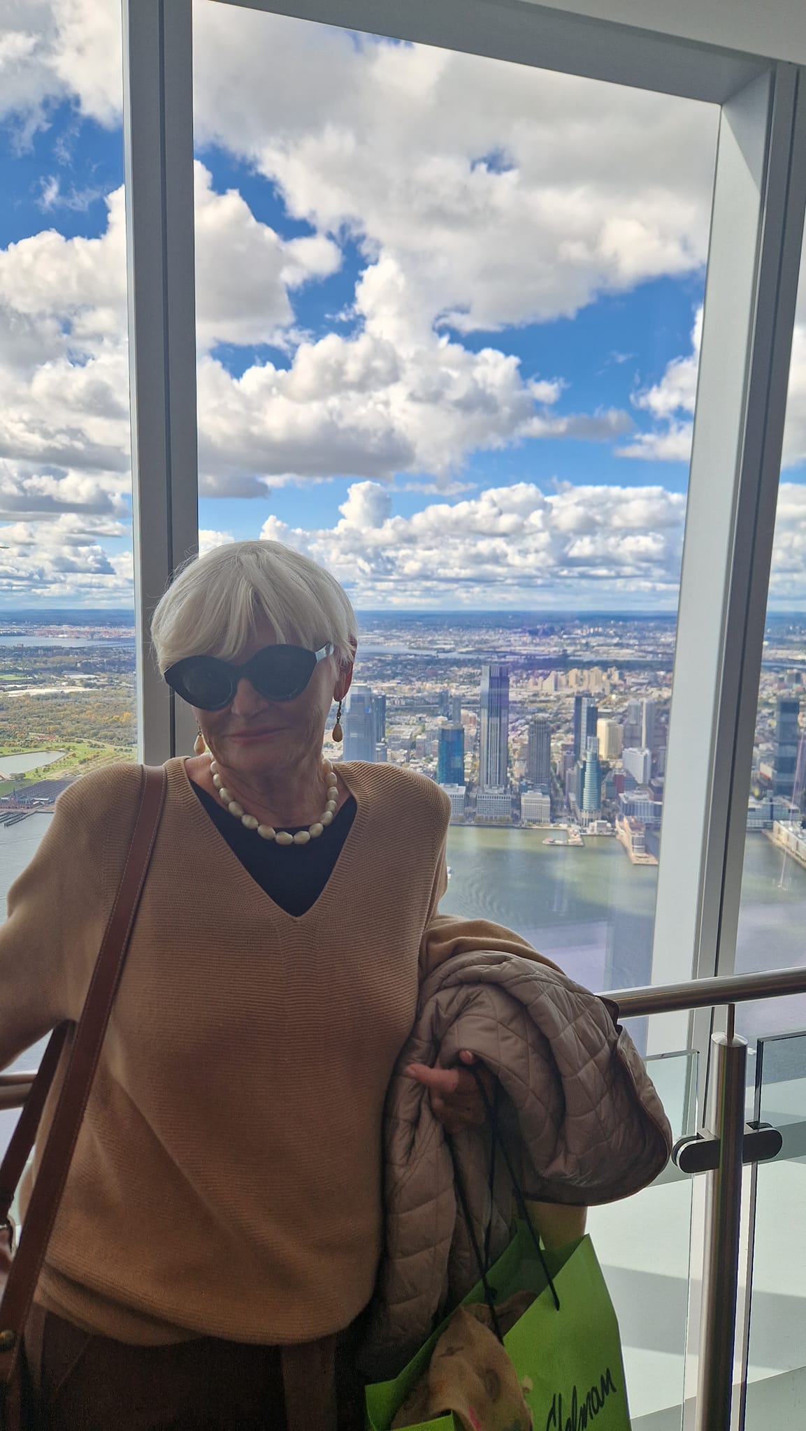 monica tatoiu vacante bani