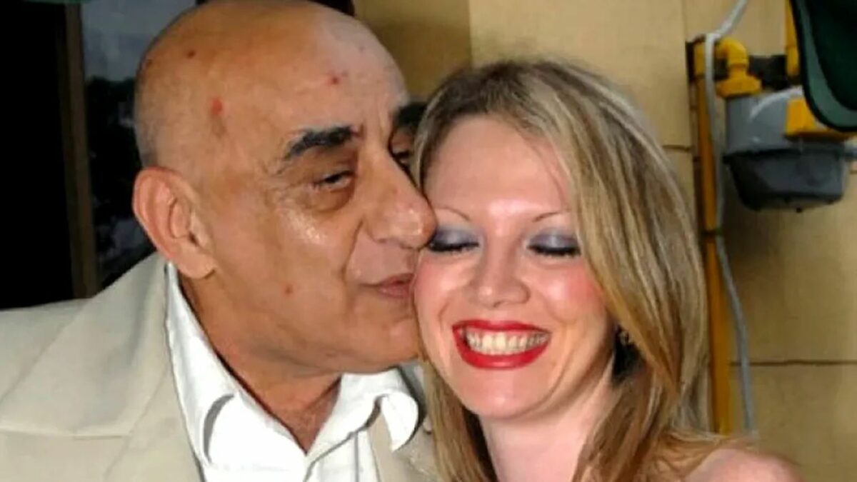 Imagine Stire Chelnerița Cristina, amanta de 20 de ani a lui Viorel Lis. Înainte de a fi cu Oana, fostul primar al Capitalei s-ar fi iubit cu o altă tânără | 2review.ro