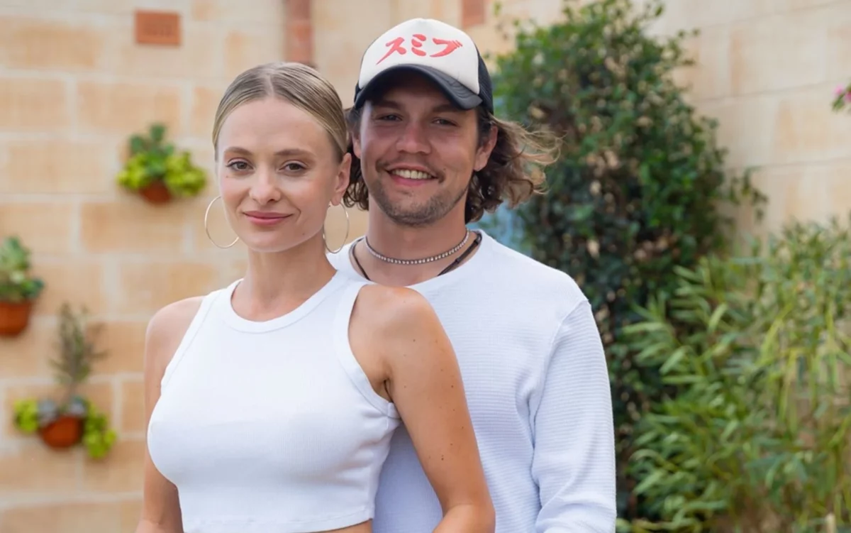 Imagine Stire Cum arată apartamentul în care locuiesc Radu Siffredi și Oana Matache. Concurenții de la Power Couple plătesc 500 de euro chirie lunar | 2review.ro