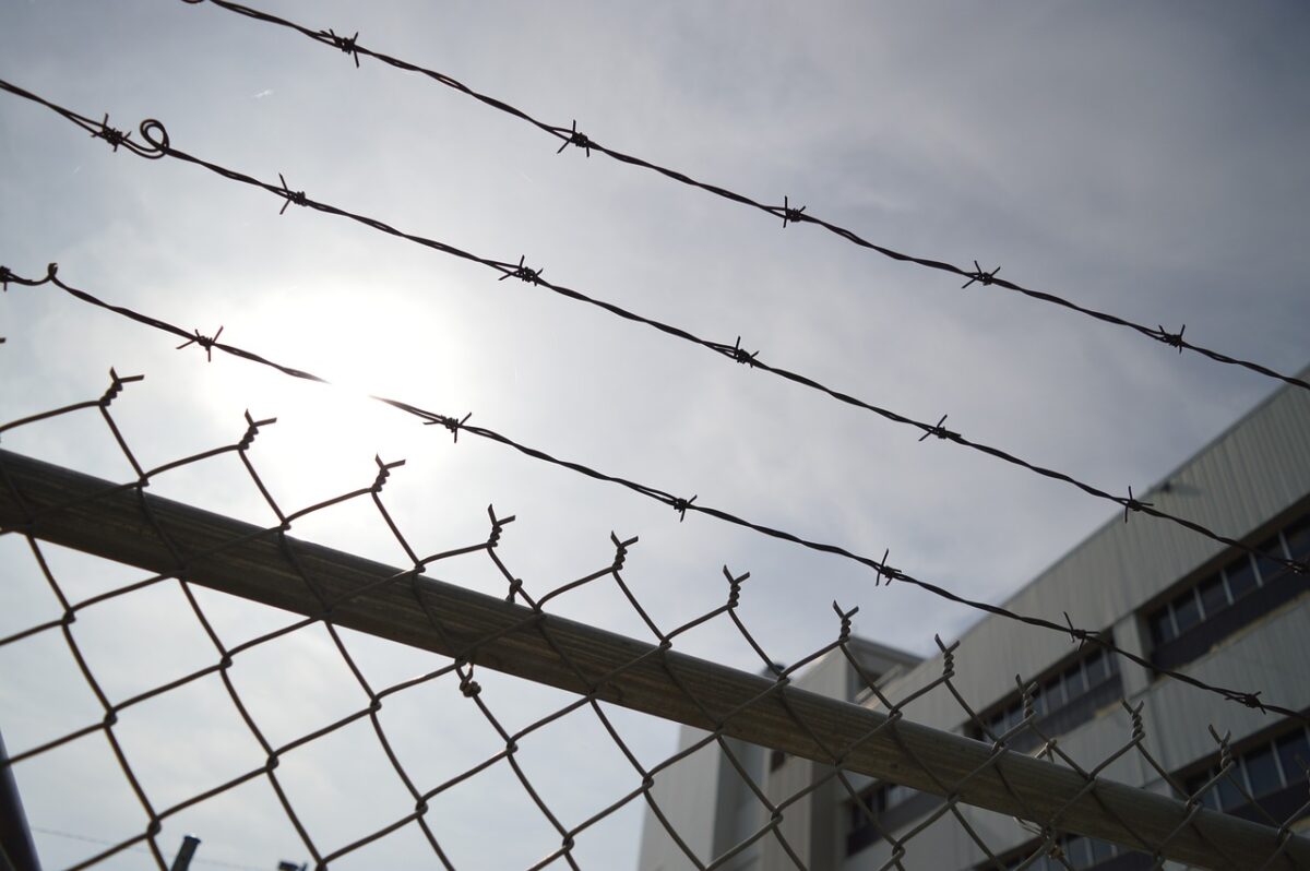 Este alertă în penitenciare! Polițiștii refuză să mai păzească deținuții. Ce le cer șefilor din Guvern