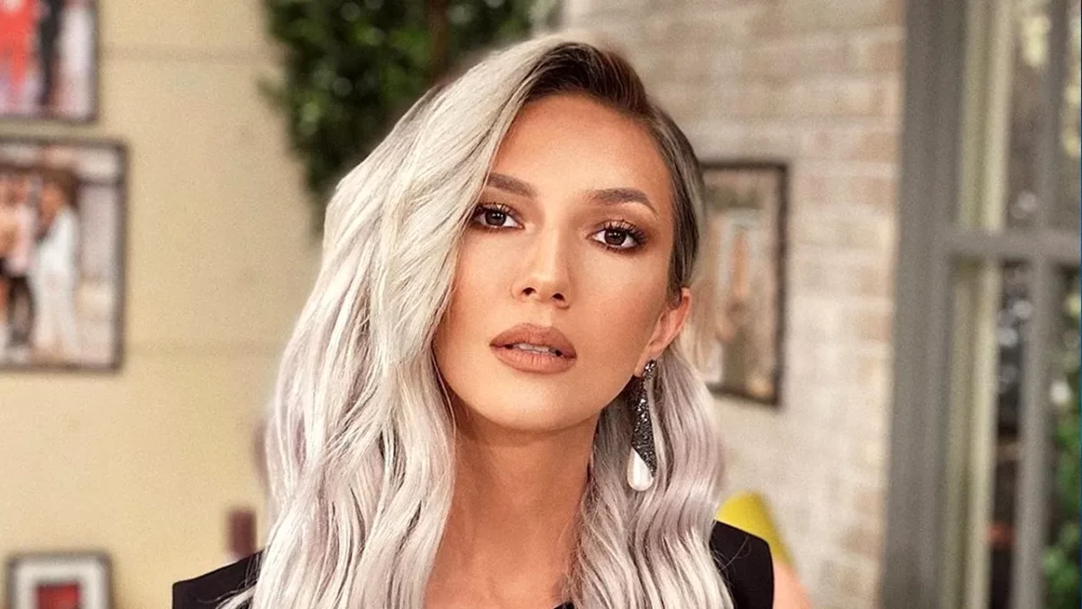 Imagine Stire Adela Popescu se implică tăios în controversa „Eva Măruță”. Micuța a fost criticată fără rețineri după apariția în filmul „Tati part-time”: „Sunt revoltată!” | 2review.ro