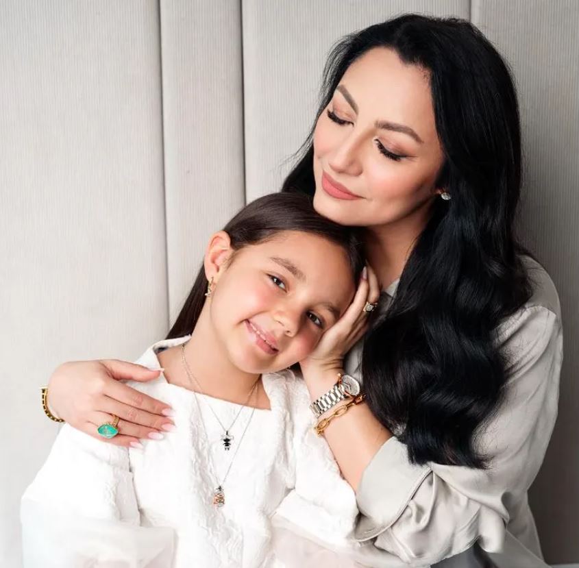 Andra le răspunde celor care o critică pe fiica sa