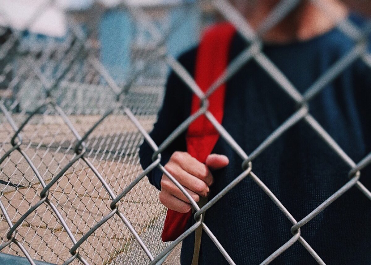 Caz ireal în Italia! Părinții unui adolescent au fost condamnați la închisoare, după ce i-au aplicat umilințe timp de 2 ani. Totul a început de la destăinuirile din jurnal