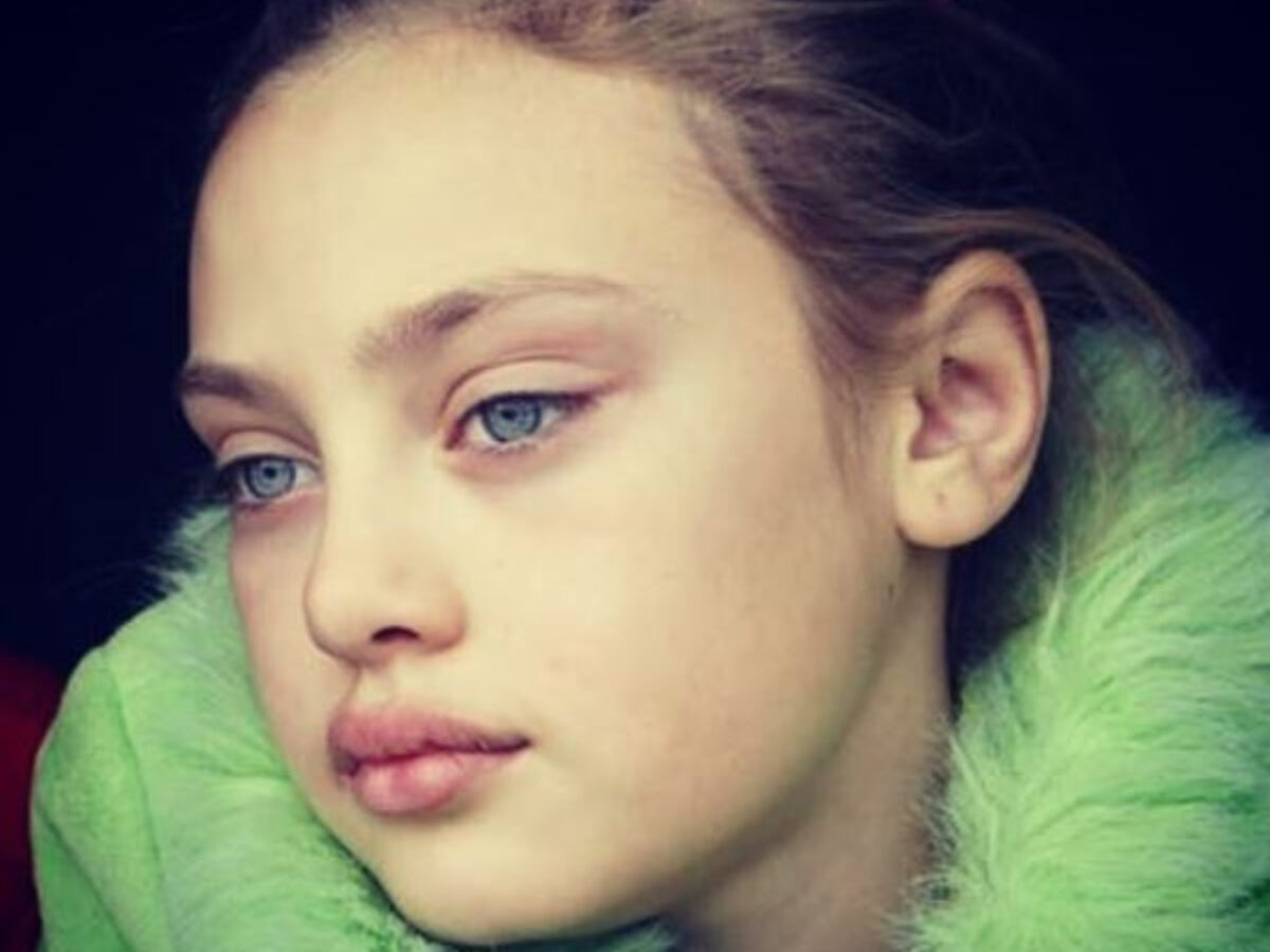 Imagine Stire Ce s-a ales de Adina, păpușa de la Glina. Cum arată acum, la 17 ani, tânăra cu chip angelic de la groapa de gunoi | 2review.ro