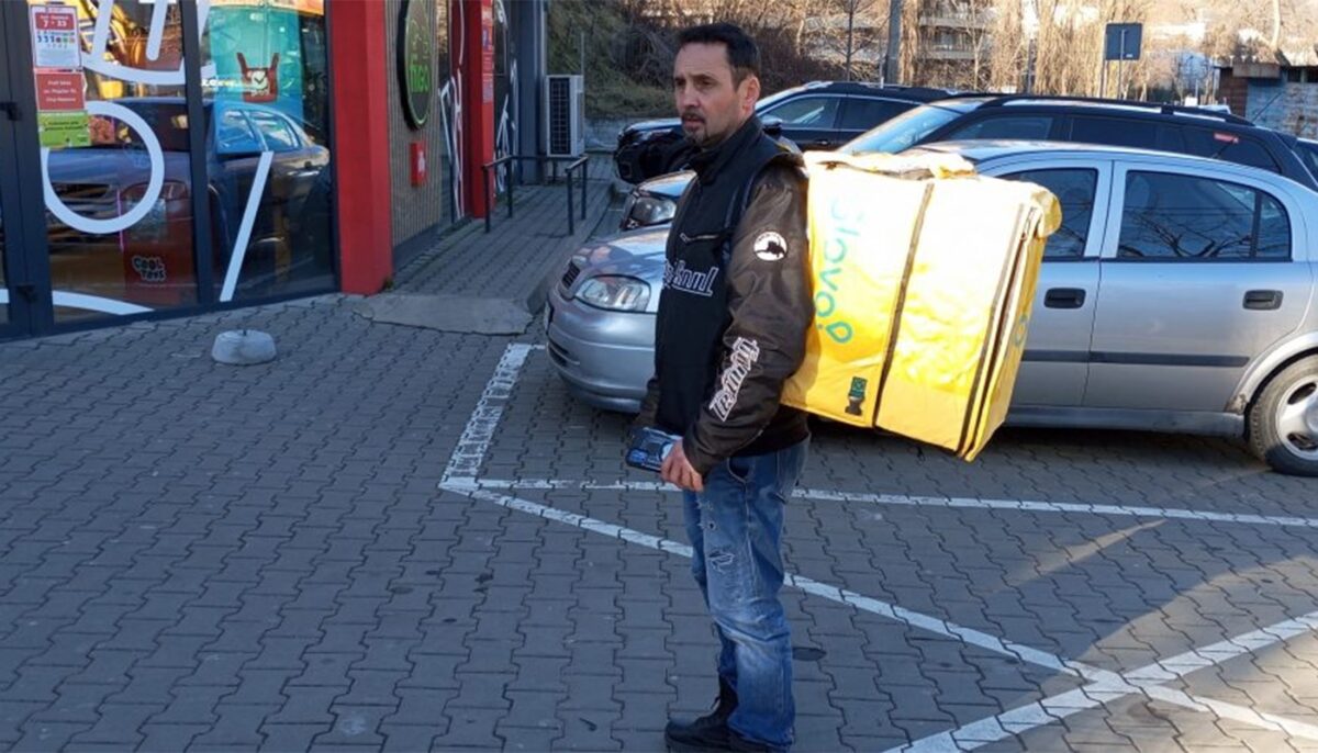 Ireal câți lei a câștigat într-o singură săptămână Florin din Cluj, ca livrator Glovo