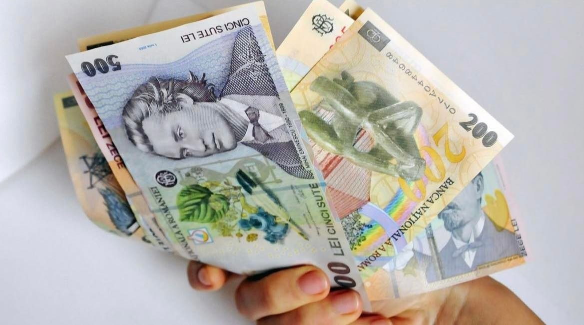 500 de lei pe carduri pentru acești români. Ministerul a anunțat când vor intra tichetele educaționale
