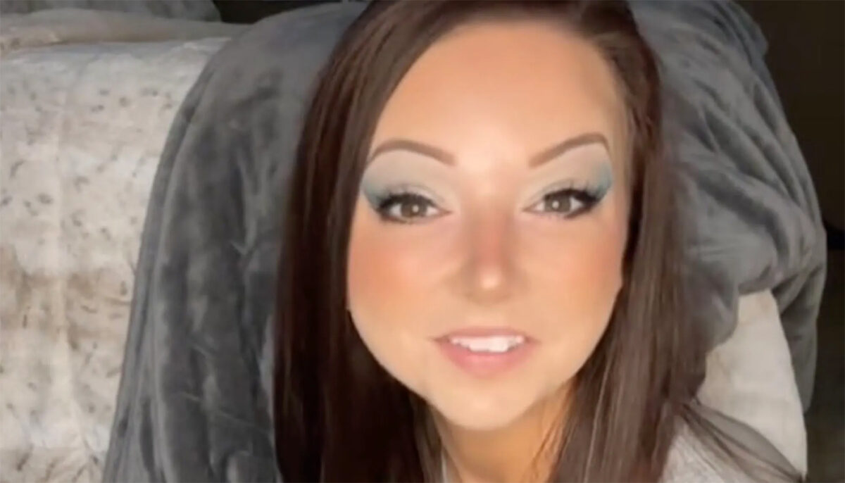 Imagine Stire Tânăra din imagine tocmai a aflat că va deveni bunică. Ireal câți ani are | 2review.ro