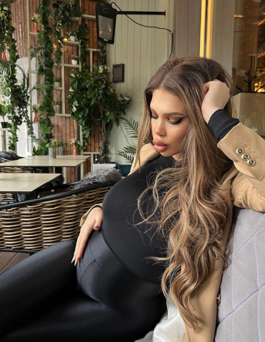 Imagine Stire Pescobar o să devină tată! Cum arată Gianina, frumoasa tânără care a rămas însărcinată cu patronul de la Taverna Racilor | 2review.ro