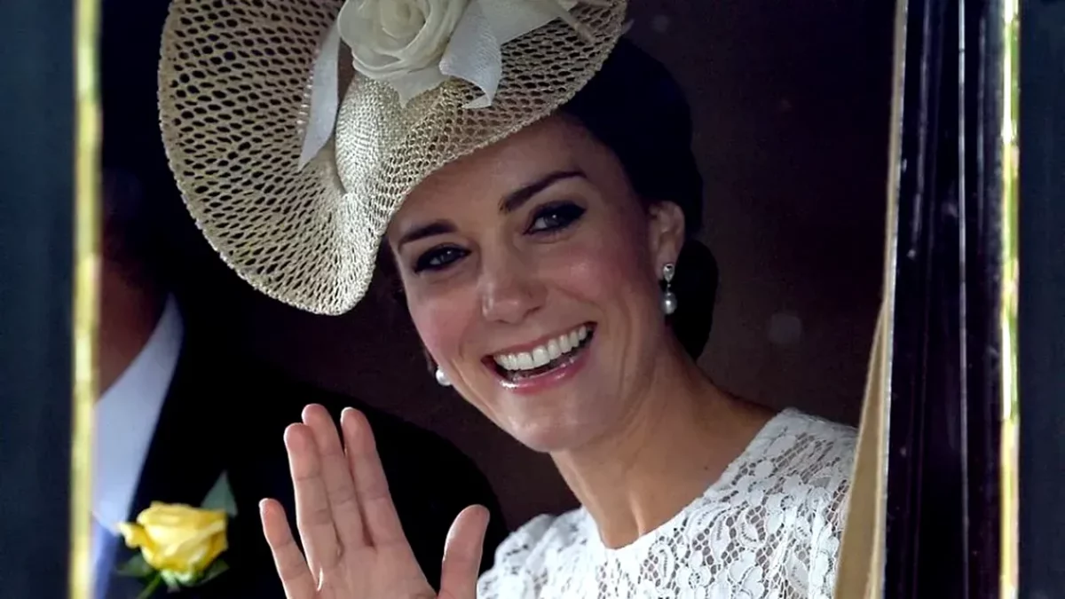 Imagine Stire Kate Middleton a ajuns pe masa de operație! Cu ce probleme de sănătate se confruntă Prințesa de Wales: „Rămâne în spital” | 2review.ro