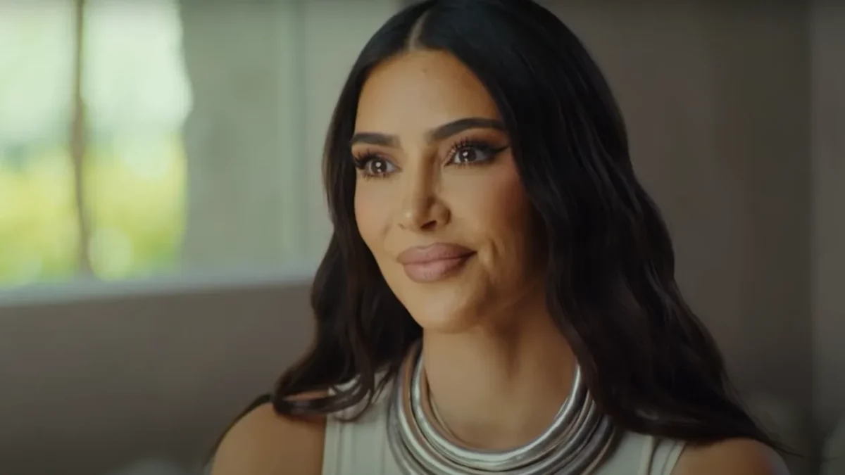 Imagine Stire Kim Kardashian, actriță și producător al serialului documentar despre viaţa lui Elizabeth Taylor: „Ea este dovada că poţi continua să evoluezi şi să te schimbi” | 2review.ro