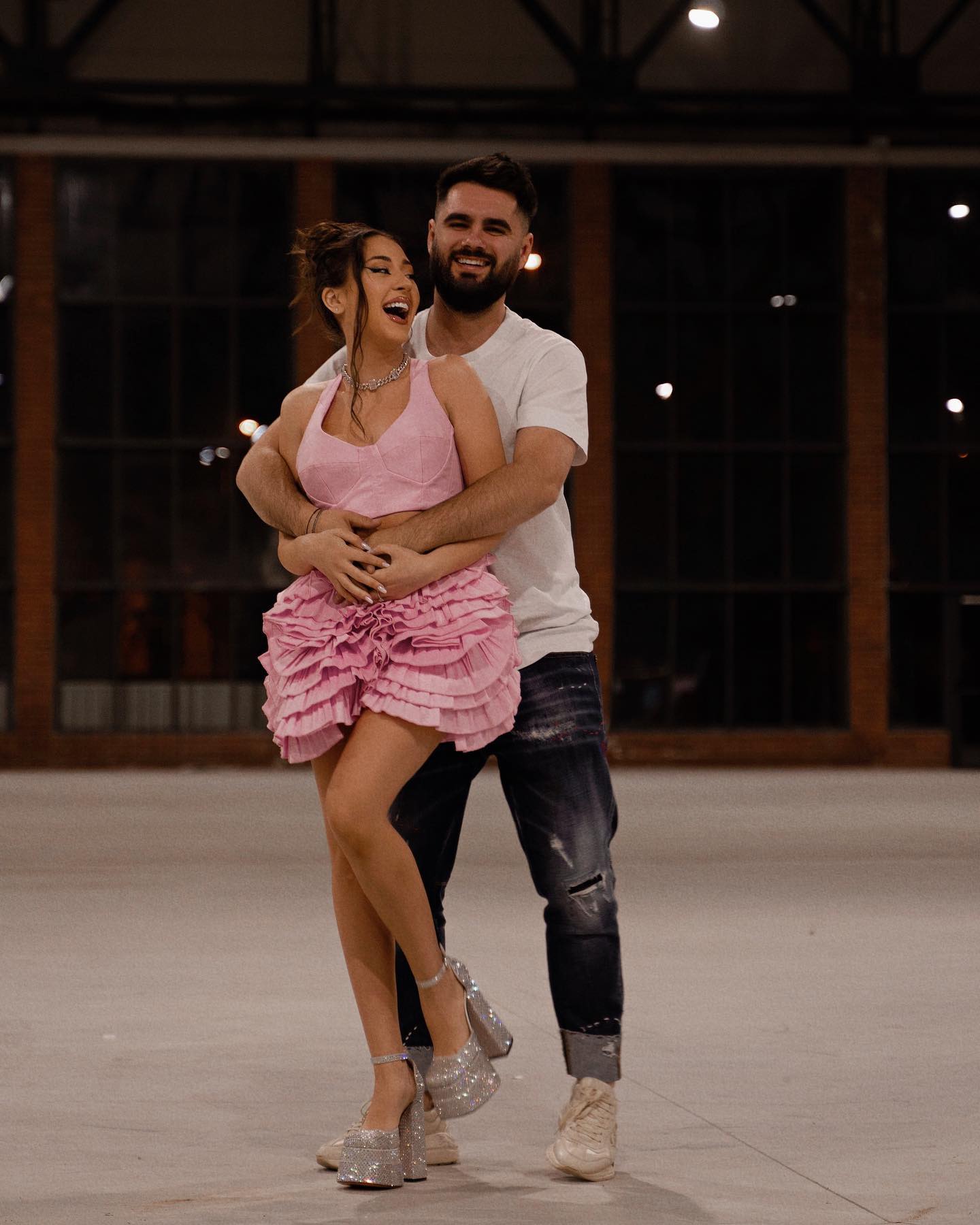 Artista este deseori răsfățată de soțul ei, Florin