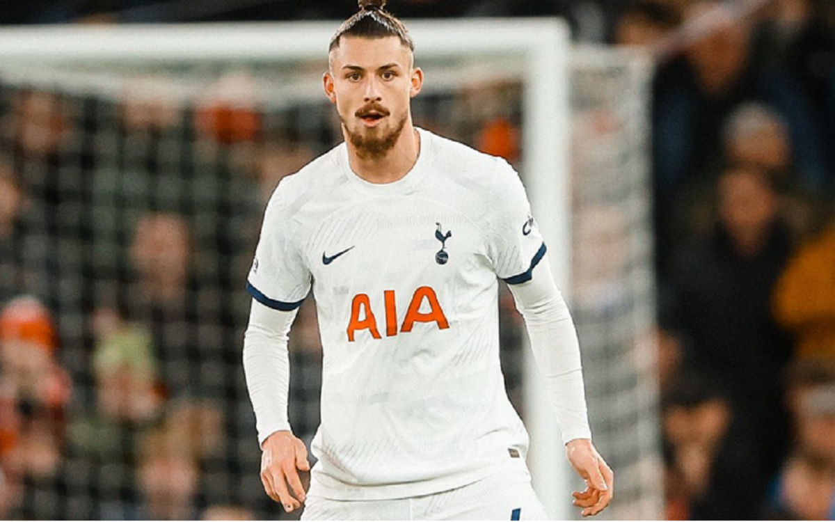 Radu Drăgușin se scaldă în lux după transferul la Tottenham! Câți bani a plătit pentru o simplă pereche de teniși