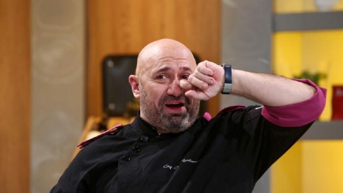 Imagine Stire Imagine cutremurătoare, cu chef Cătălin Scărlătescu pe patul de spital. Fostul jurat de la Antena 1 a fost internat în spital | 2review.ro