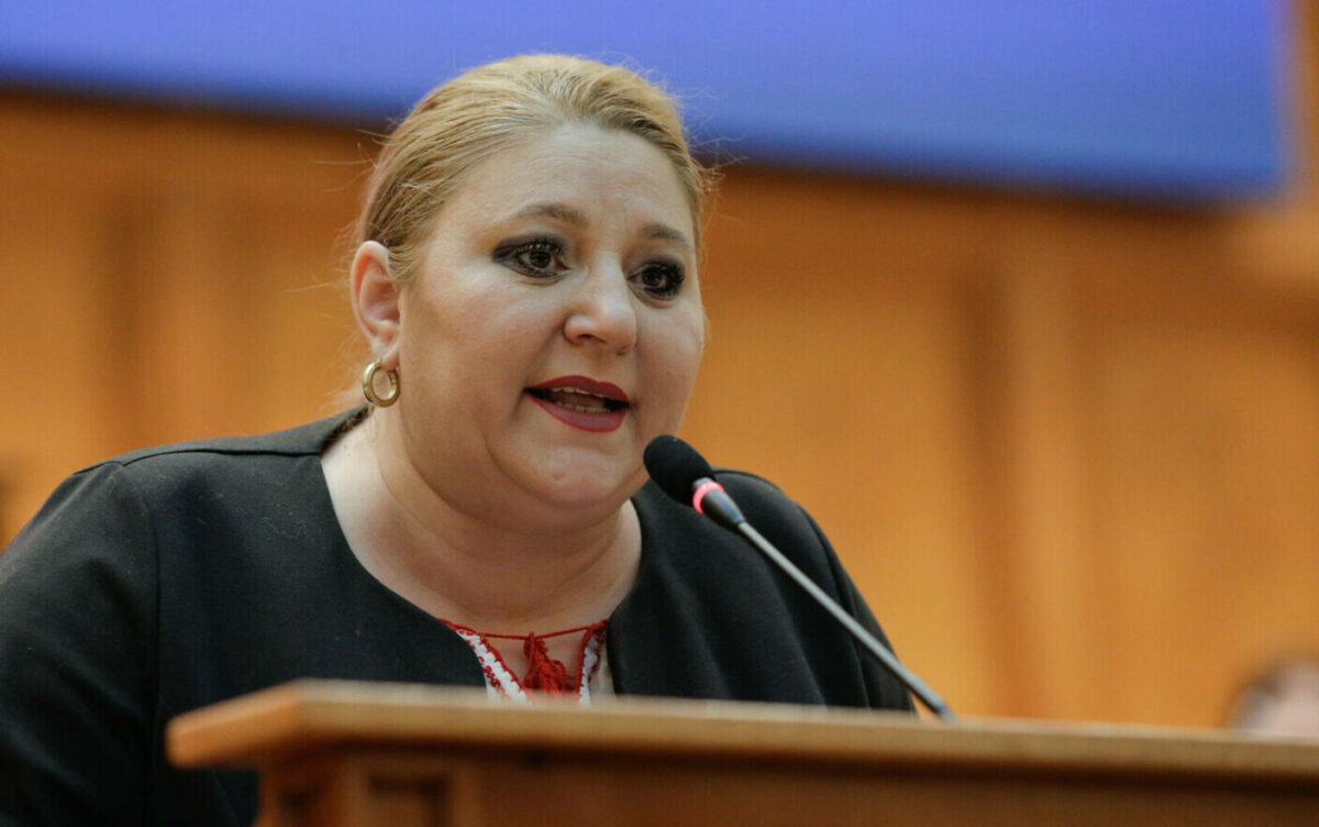Câte clase are, de fapt, senatoarea Diana Șoșoacă. Ce regret are referitor la numele pe care-l poartă