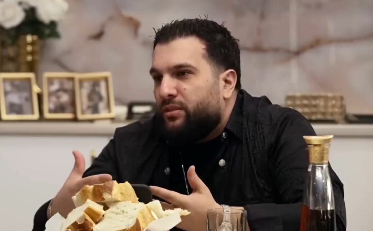 Imagine Stire Motivul real pentru Tzancă Uraganu a refuzat să câștige de 3 ori mai mult în cariera de artist. Irinel Columbeanu i-a dat dreptate: „Nu dați nimănui sentimentul că poate să vă cumpere” | 2review.ro