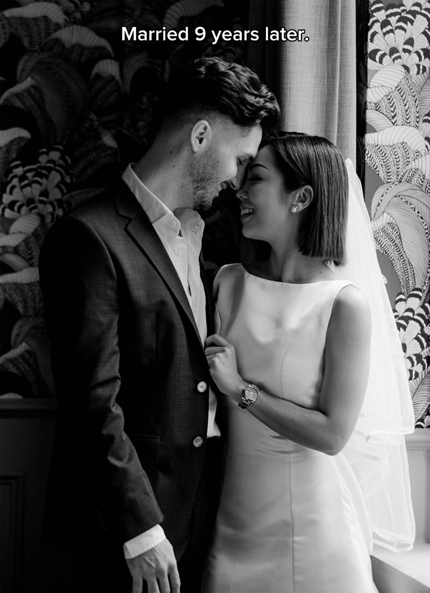 Tânăra din imagine și-a făcut acest selfie în octombrie 2012, dar un detaliu a fost observat abia acum