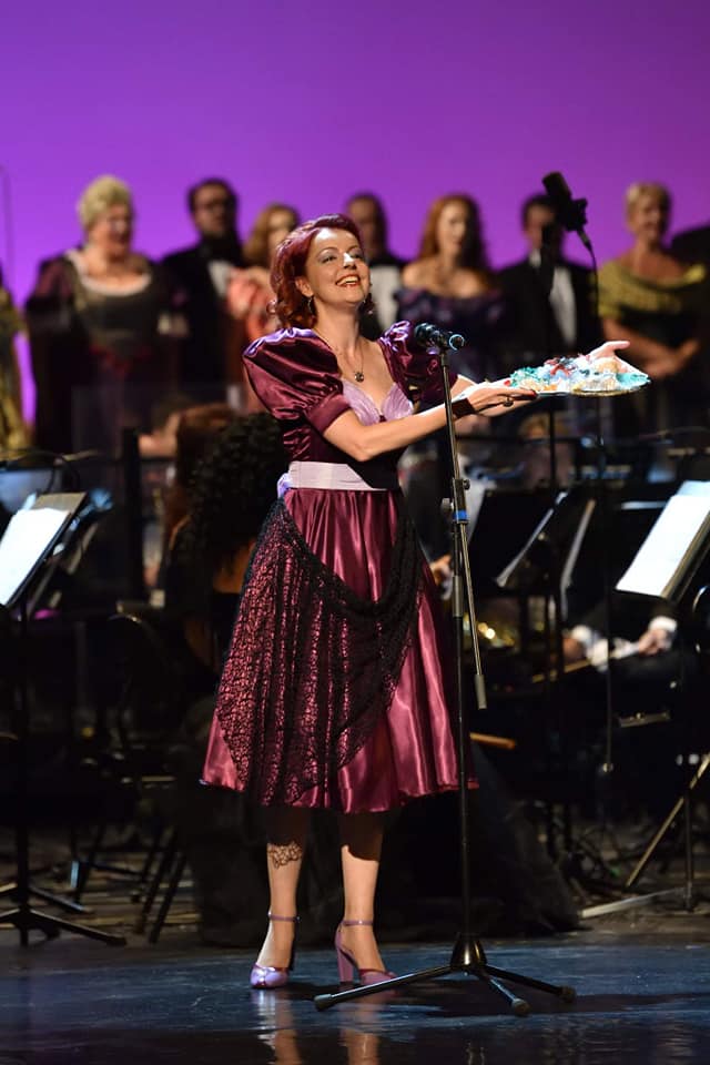 Amelia Antoniu și-ar fi lovit fiica în repetate rânduri (foto: facebook)