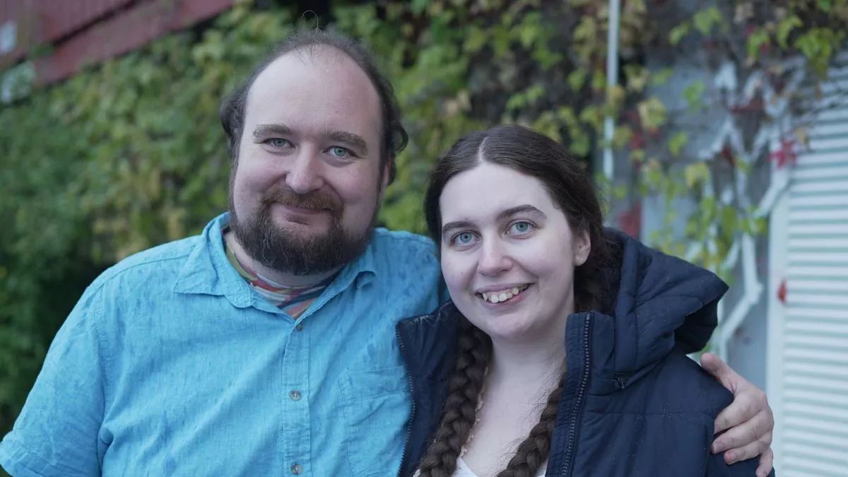 Imagine Stire Pentru Isabel viața bate filmul. Tânăra a descoperit că mai are frate geamăn mai mare cu șapte ani decât ea | 2review.ro