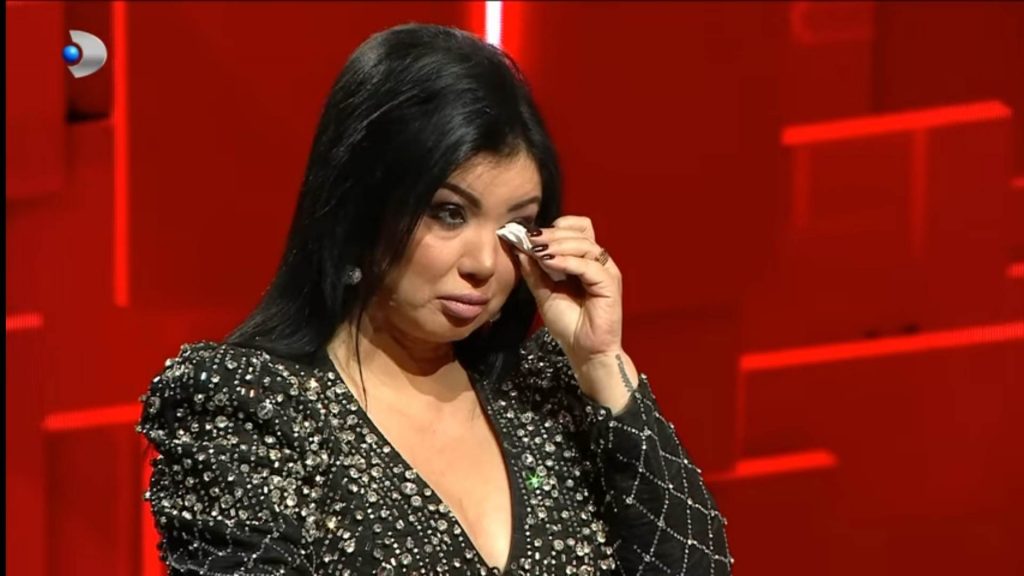 Imagine Stire Adriana Bahmuțeanu, amintirile groazei! Calvarul pe care l-a trăit vedeta alături de primul soț. Bătăi și amenințări cu arma: „Ori te împușc, ori ne împăcăm” | 2review.ro