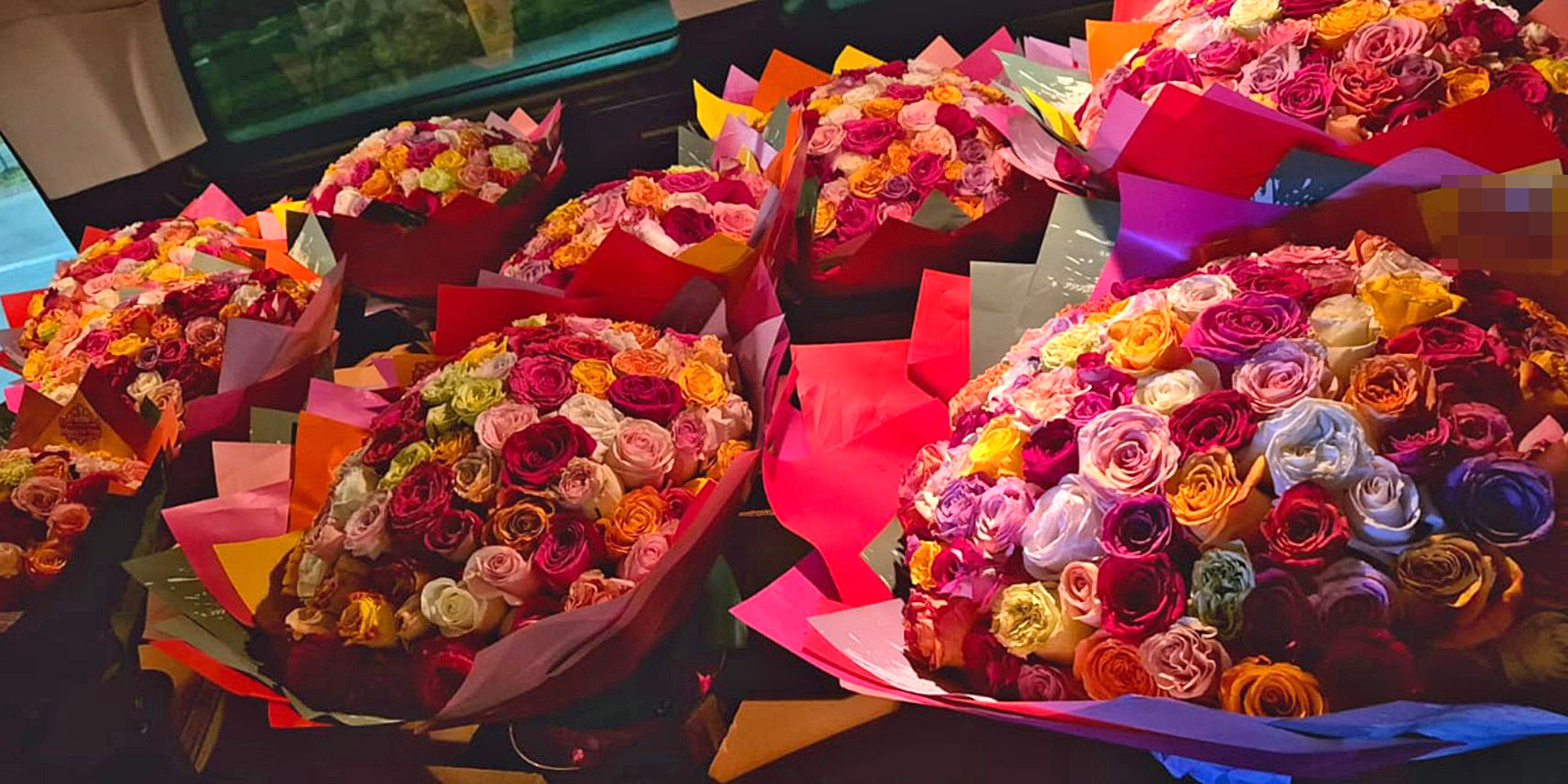 Roxana a fost răsfățată cu 1001 trandafiri de Ziua Îndrăgostiților