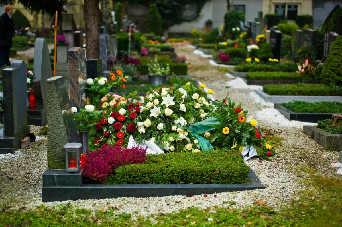 Trauma prin care a trecut a determinat-o pe Marie să facă un gest inexplicabil. Tânăra a decis să vândă florile funerare ale bunicii sale pretinzând că sunt noi
