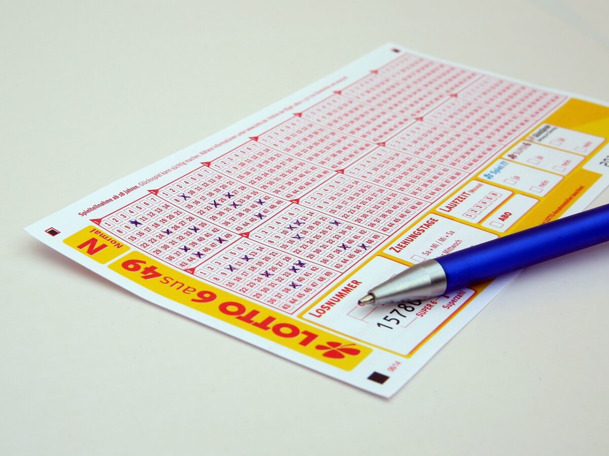 S-a câştigat marele premiu la Loto 6 din 49! Cine e norocosul care a pus mâna pe 2 milioane de euro, cu doar 154 lei