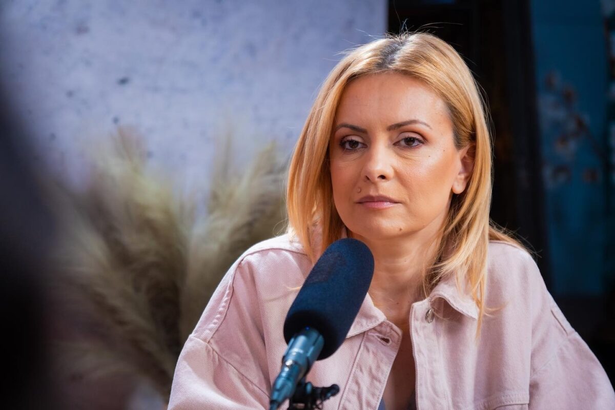 Imagine Stire Socrii Simonei Gherghe, de la Mireasă, au murit în câteva luni. Drama inimaginabilă prin care a trecut soțul vedetei de la Antena 1 | 2review.ro