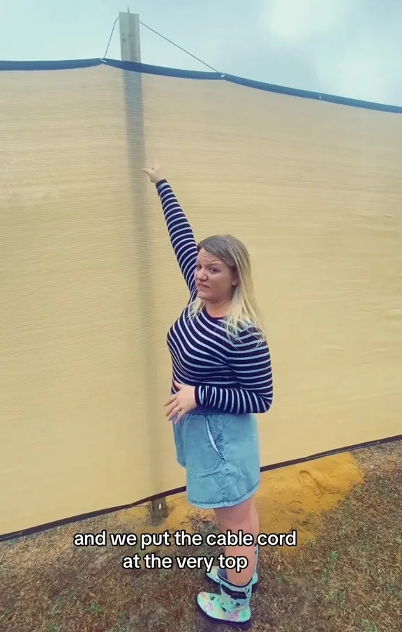 Gardul improvizat. Sursa: The Sun