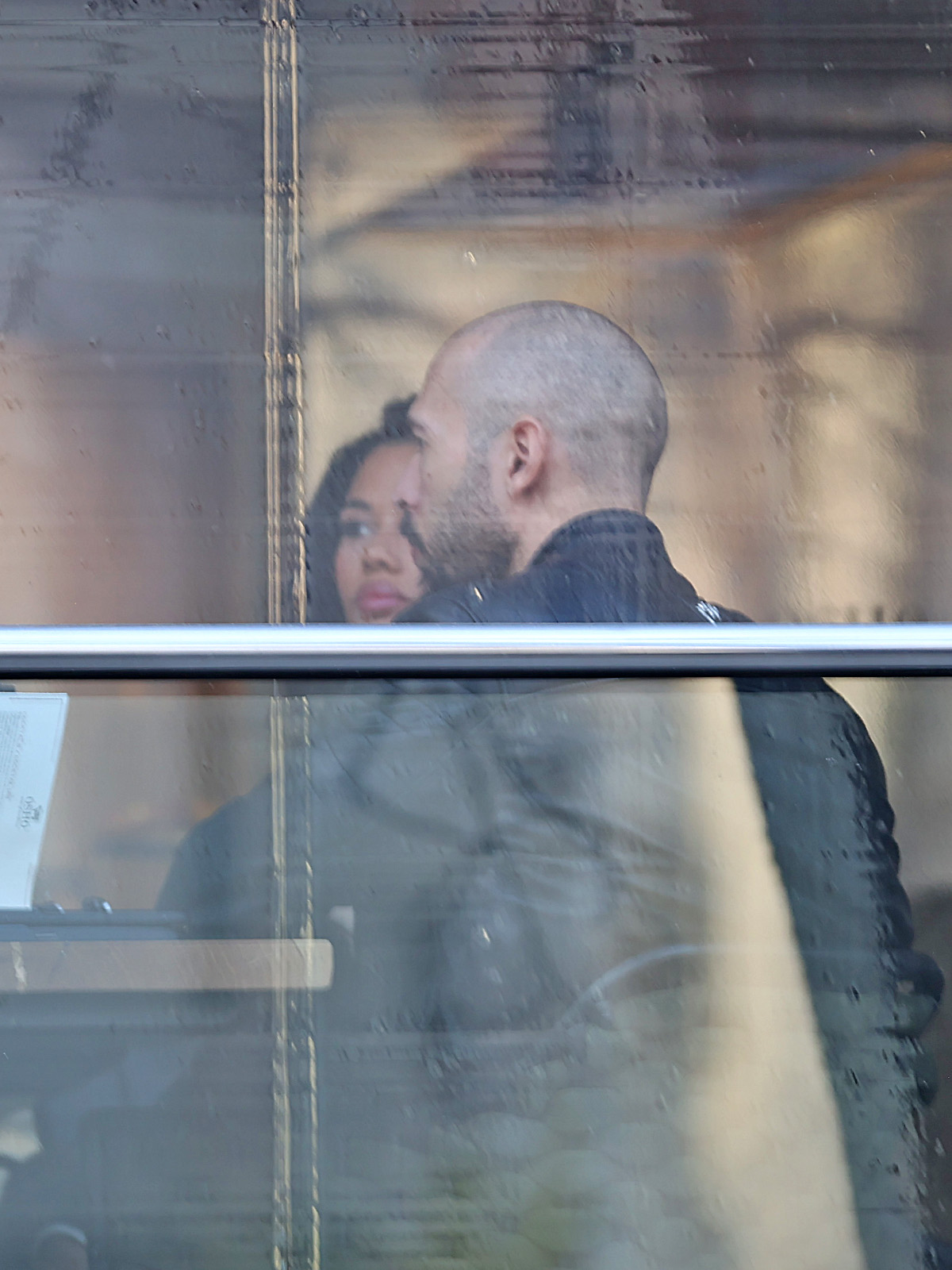 Frații Tate au ieșit la restaurant împreună...dar separat