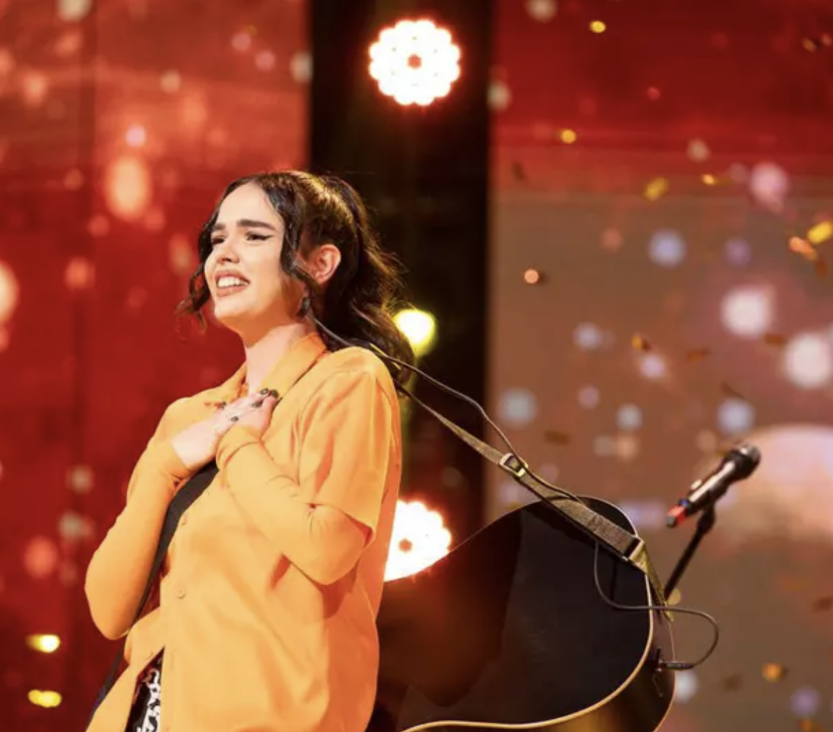 Imagine Stire La doar 20 de ani, Iulia Andreea Vîlceanu, din Satu Mare, i-a uimit pe toți la Românii au Talent. Smiley și Pavel Bartoș au trimis-o în semifinală cu Golden Buzz | 2review.ro