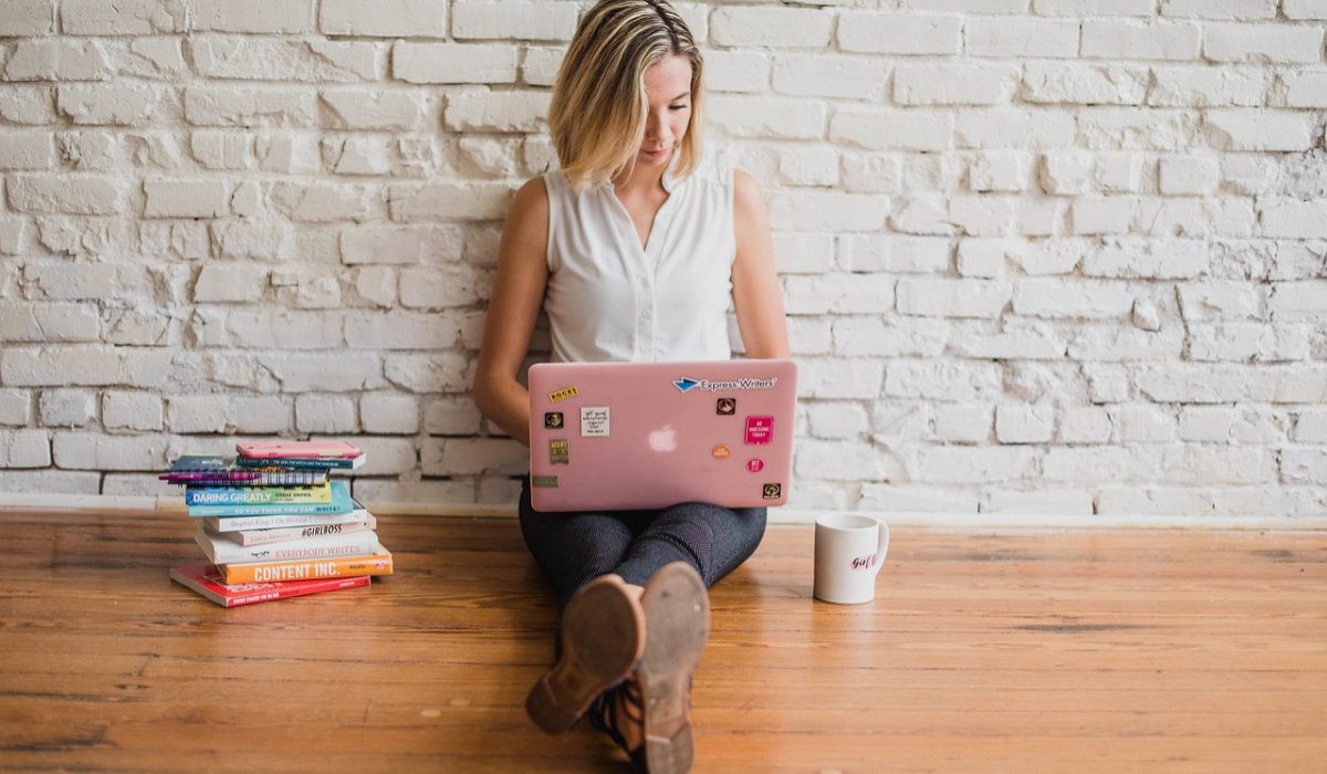 Motivul pentru care o influenceriță s-a lăsat de online și s-a angajat într-o corporație: “Am obosit să…”