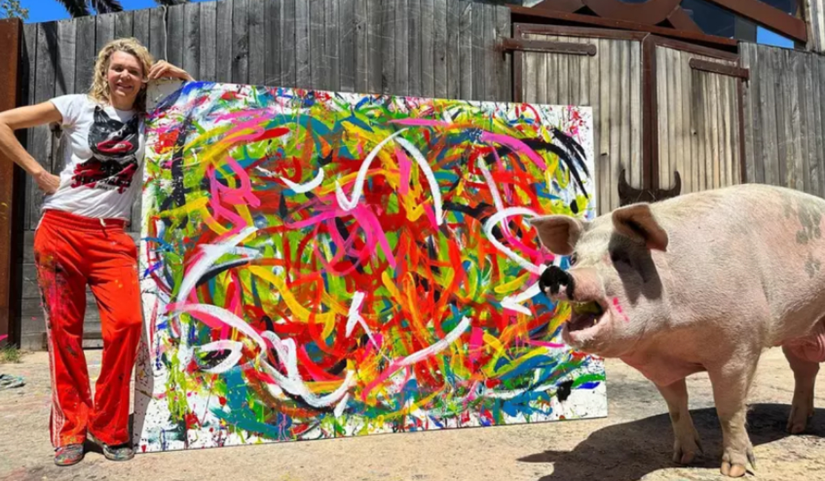 Imagine Stire A murit Pigcasso, porcul care picta tablouri. Lucrările de artă ale animalului s-au vândut cu peste un milion de dolari | 2review.ro