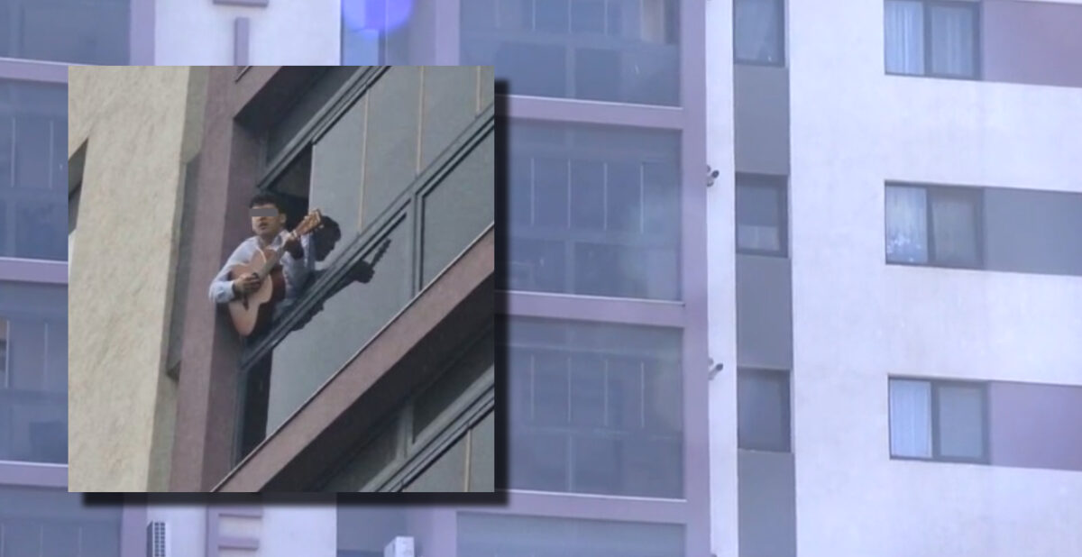 Un bărbat de 39 de ani, din Chiajna, amenință că se aruncă de la etajul 5. Negocieri cu serenade: din când în când, iese la balcon și cântă la chitară