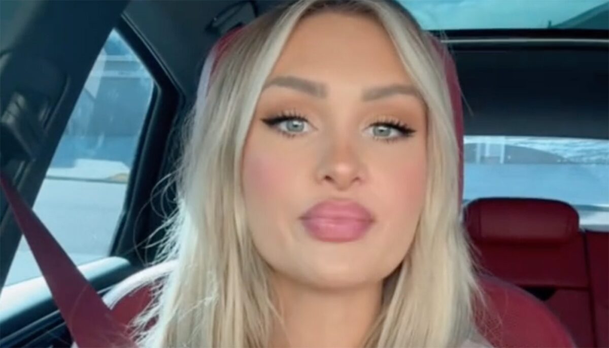 Imagine Stire Tânăra din imagine a fost dată afară din sala de fitness, din cauza vestimentației. Cum era îmbrăcată, de fapt | 2review.ro