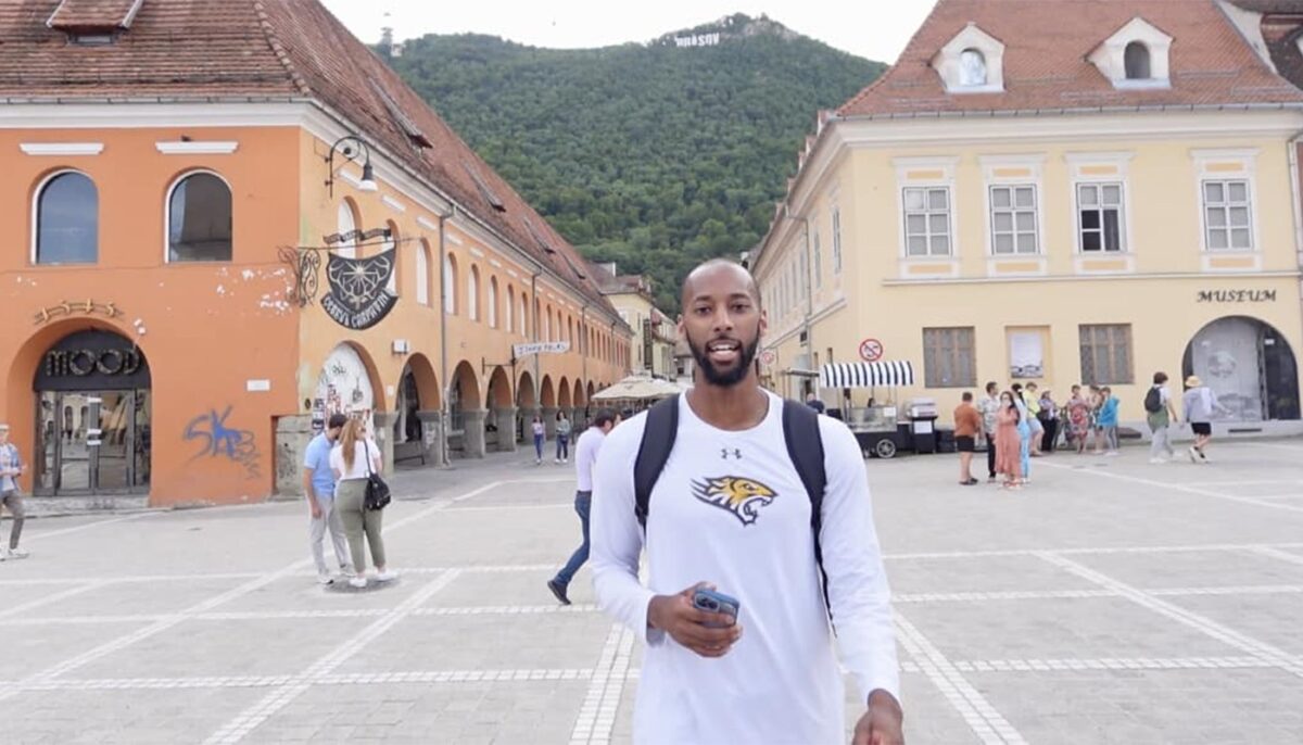 Acest american s-a mutat în Brașov și e uimit de câți euro plătește lunar pe chirie: „Acest preț e inexistent în vremurile de astăzi”