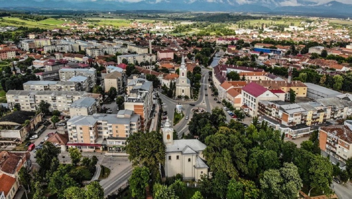 Imagine Stire Cu nici 6000 de euro te poți muta într-un cadru idilic, la doar 62 de km de Oradea. Pare locul perfect să scapi de marile orașe, precum București și Cluj | 2review.ro