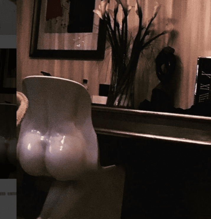 Scaunul cu fese din casa Mihaelei Rădulescu/ Sursa foto: Instagram