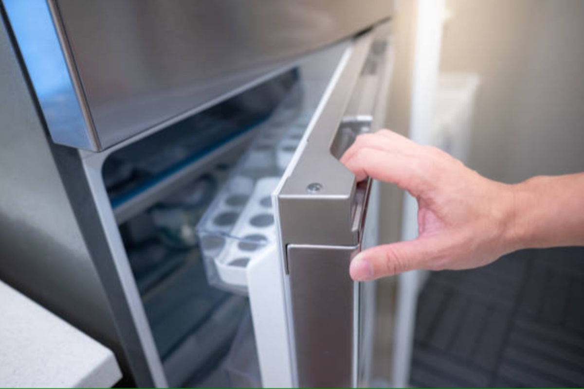 Produsul minune care te ajută să ai casa lună. Poți să ai un frigider impecabil cu o investiție de doar 15 lei