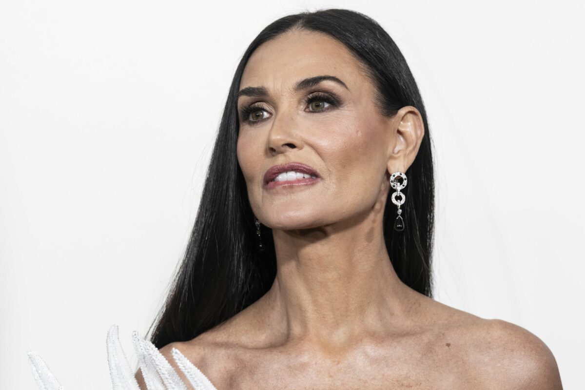 Imagine Stire Amantlâc incredibil! Celebra actriţă şi-a înţelat soţul chiar în noaptea nunţii. Ce i s-a întâmplat după mai bine de un deceniu | 2review.ro