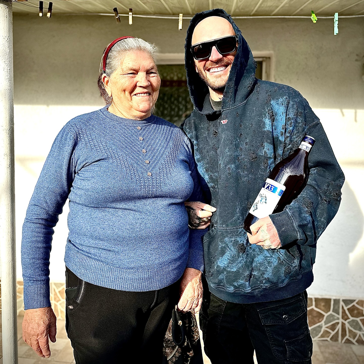 Cătălin Bordea, alături de bunica sa/ Sursa foto: Instagram
