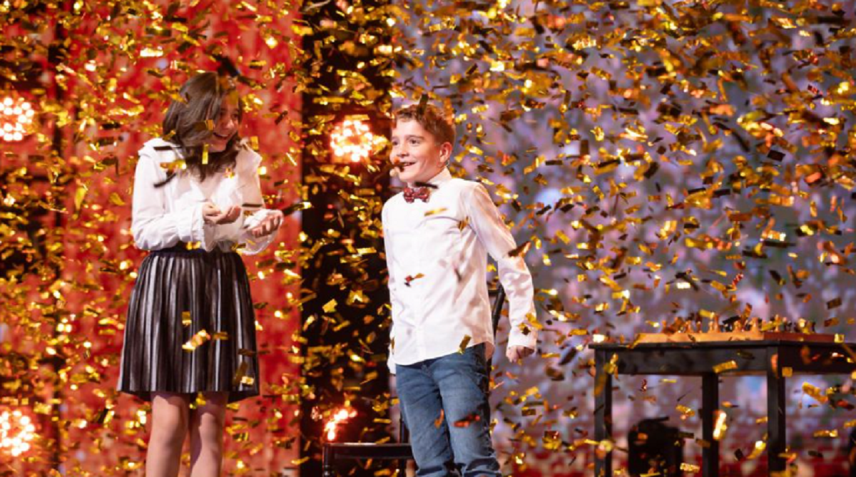 Imagine Stire Cine este Iustin Cazacu, șahistul de 9 ani care a primit Golden Buzz la Românii au talent. Dragoș Bucur l-a trimis direct în semifinală | 2review.ro